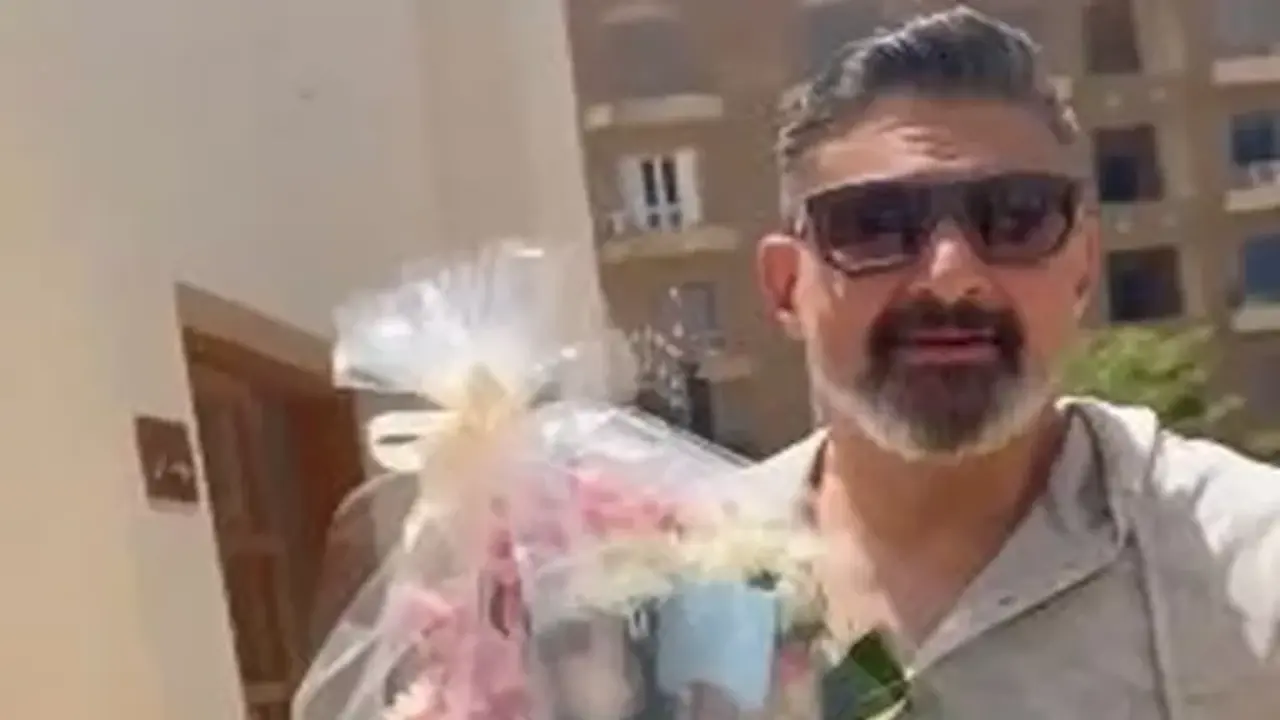 زيارة مفاجئة.. ياسر جلال يلتقي نجوم الفن في دار كبار الفنانين